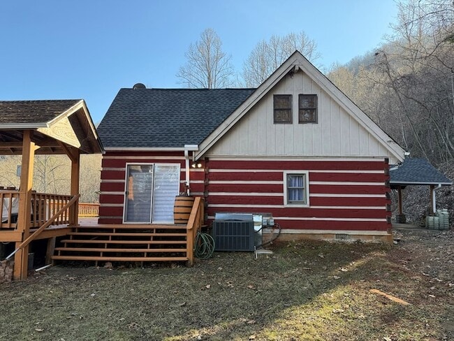 Building Photo - 523 Sundown Dr