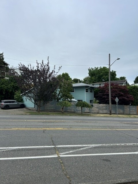 Building Photo - 4721 SW Admiral Way