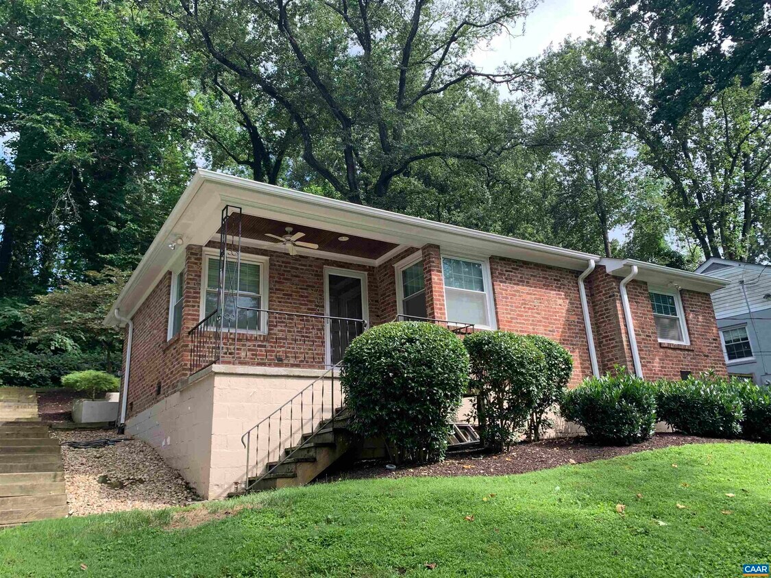 Primary Photo - 716 McIntire Rd