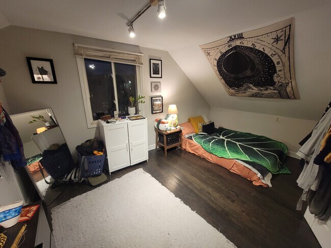 Foto del edificio - 1810 W Melrose St