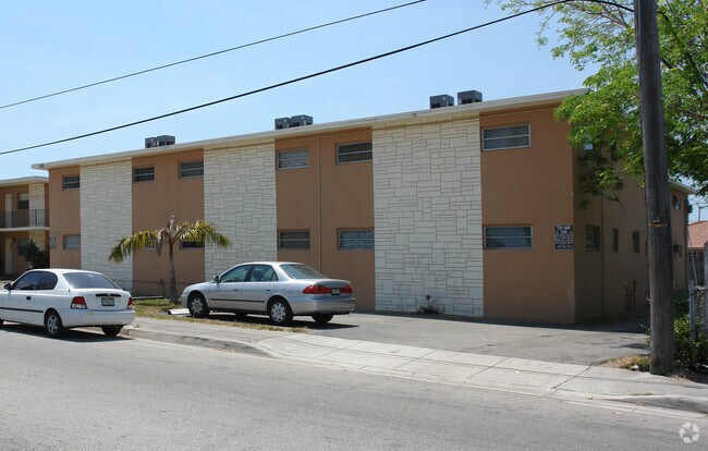 Building Photo - 3162-3170 SW 16th St