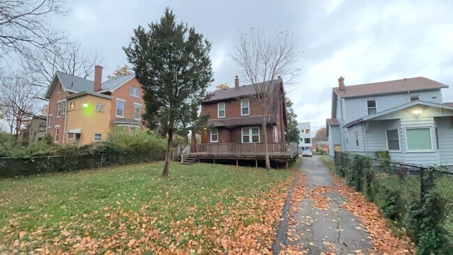 Foto del edificio - 1635 W North Bend Rd
