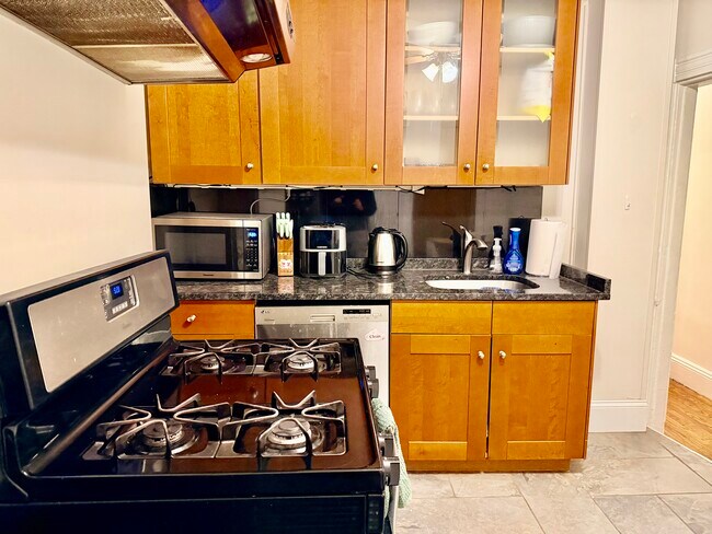 Building Photo - 49 St Germain St