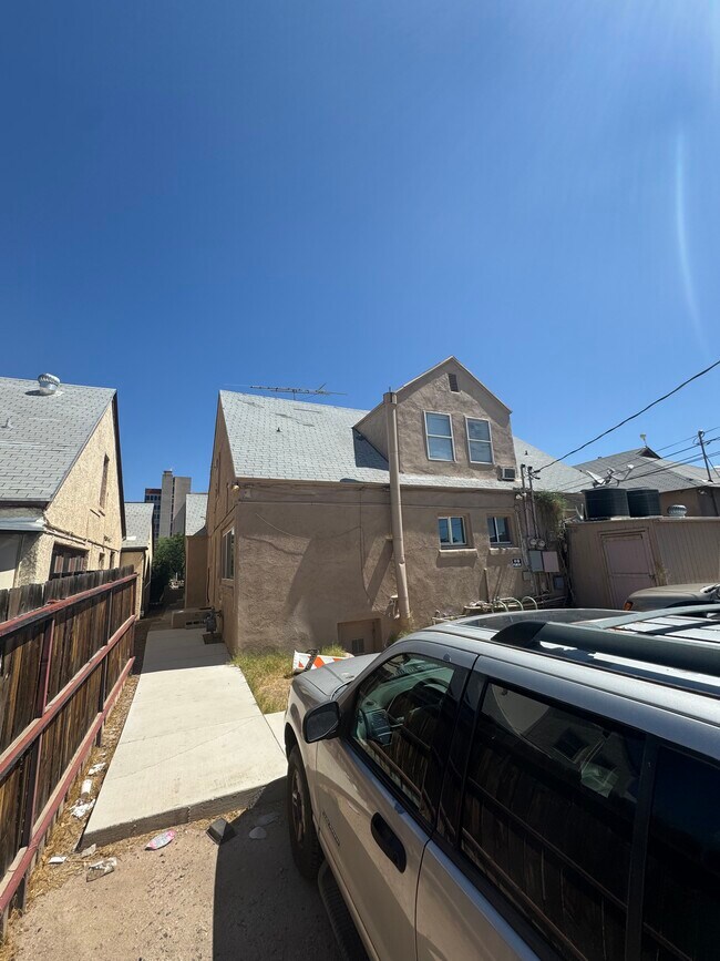 Foto del edificio - 916 E 6th St