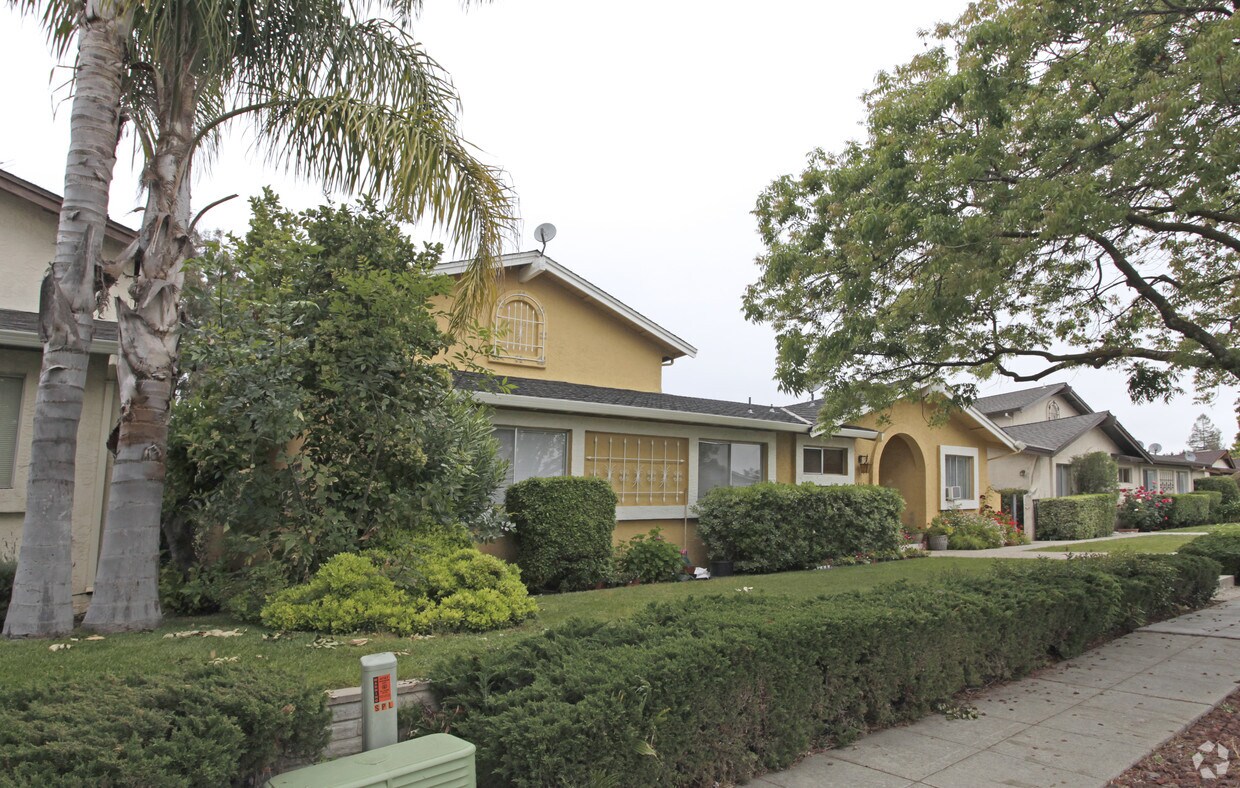 Building Photo - 5851 El Zuparko Dr