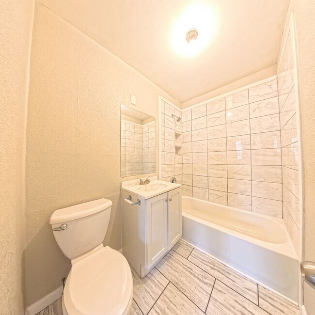 Foto del edificio - Cozy 2 Bedroom 1 Bathroom Home