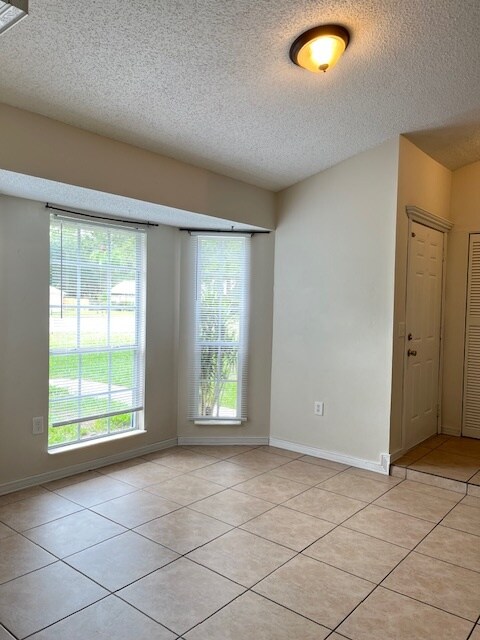 Foto del edificio - 1077 Shady Hollow Dr