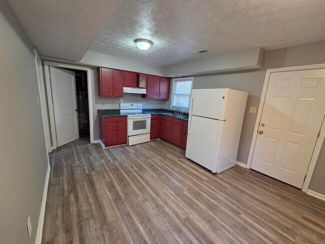 Foto del edificio - 3411 Sutherland Dr