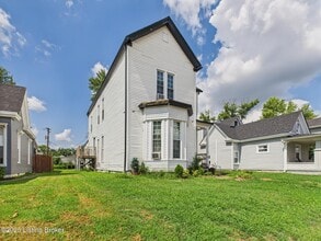 Building Photo - 1919 Center St