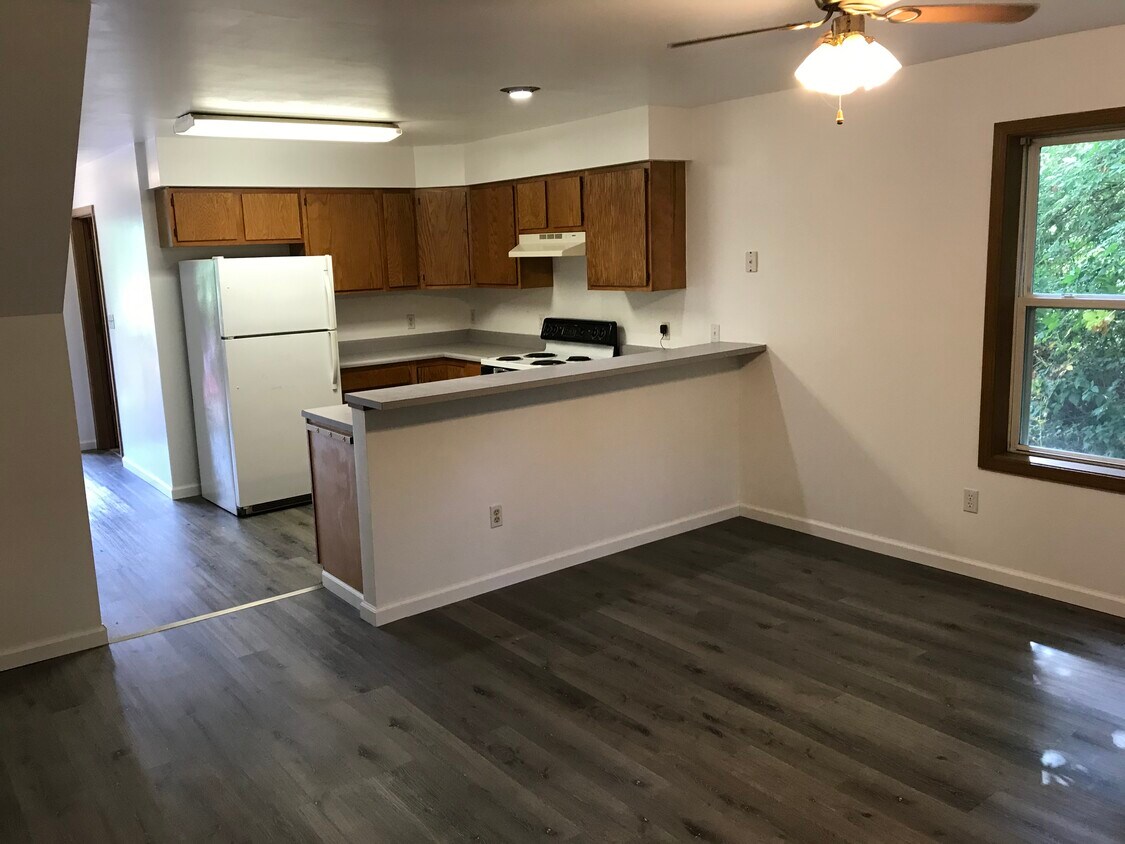 Kitchen - 936 Woodville Rd