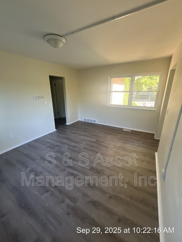 Foto del edificio - 3625 Coachlight Common St