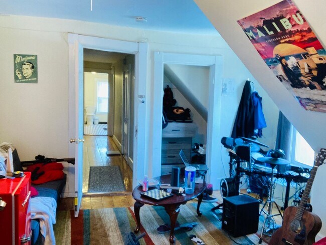 Building Photo - Six bedroom in Allston