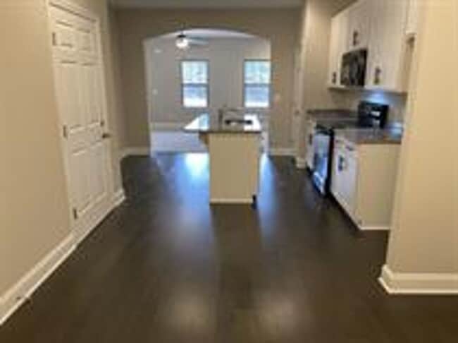 Building Photo - 247 Claremont Ct
