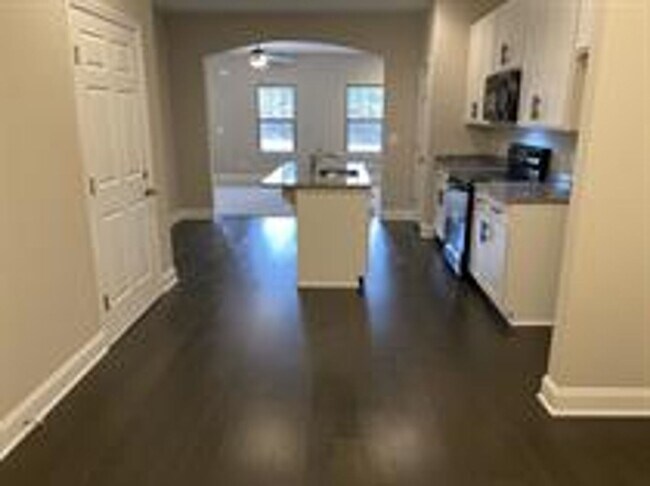 Foto del edificio - 247 Claremont Ct