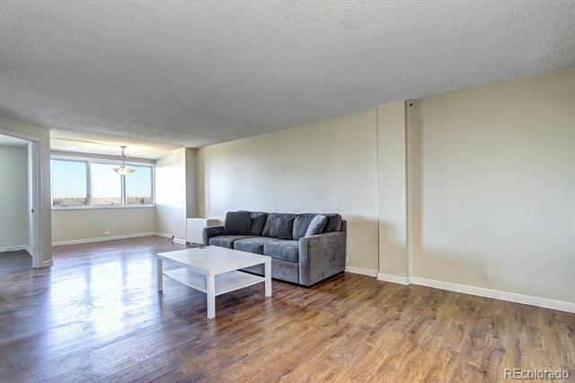 Foto del edificio - 2225 Buchtel Blvd S