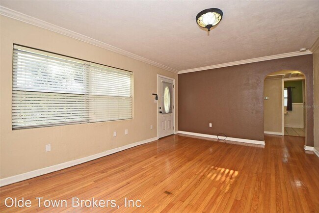 Building Photo - 3 br, 1 bath House - 809 S. Mills Avenue