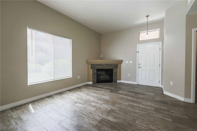 Building Photo - 2305 W Horizon Ridge Pkwy