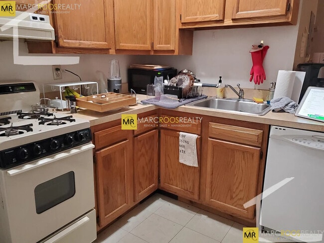 Building Photo - 30 Medfield St