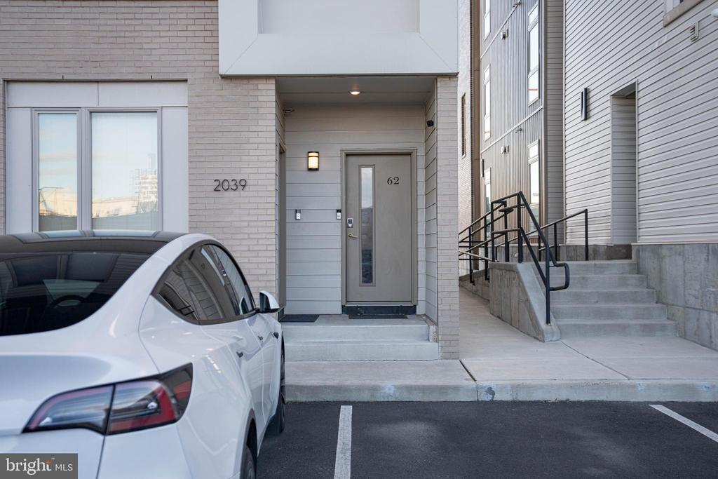 Primary Photo - 2039 E Lehigh Ave