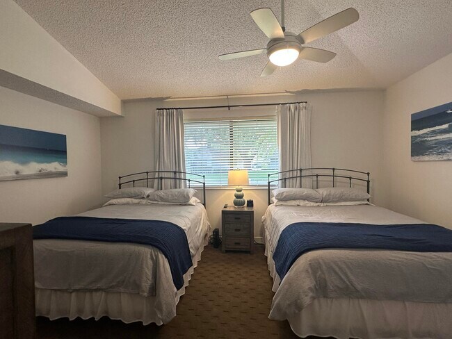 Building Photo - 402 Club Dr