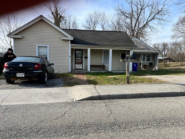 Building Photo - 304 Giles Rd