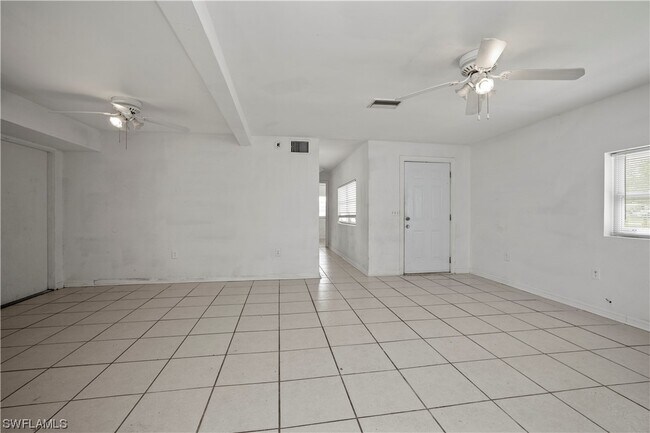 Foto del edificio - 8396 Sevigny Dr