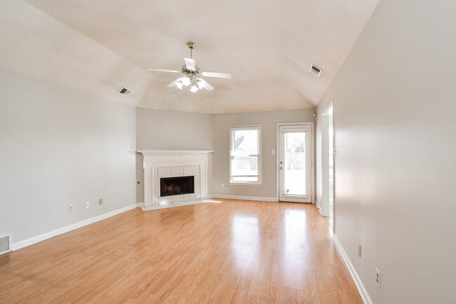 Building Photo - 4560 Wood Fox Cove