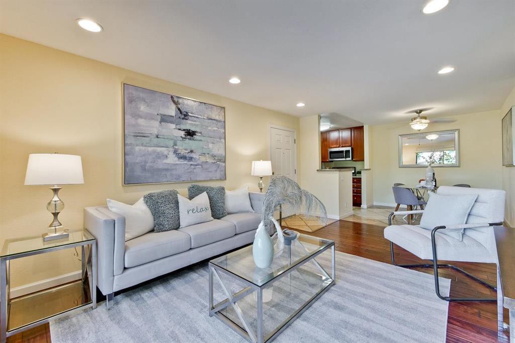 Foto principal - 615 Teatree Ct