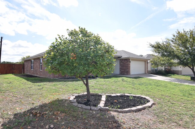 Building Photo - 2606 Sunflower Trail