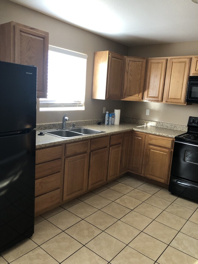 Building Photo - 2117 Clearwater Dr