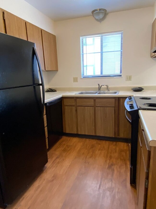 Building Photo - 201 Macon Ave
