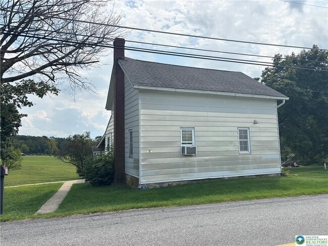 Building Photo - 654 Youngs Hill Rd