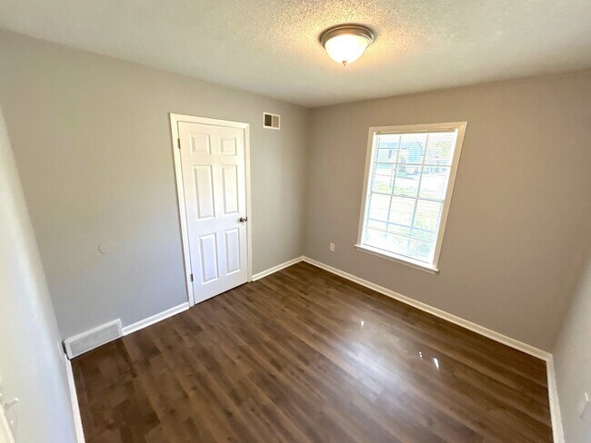 Building Photo - 3876 Windy Ave