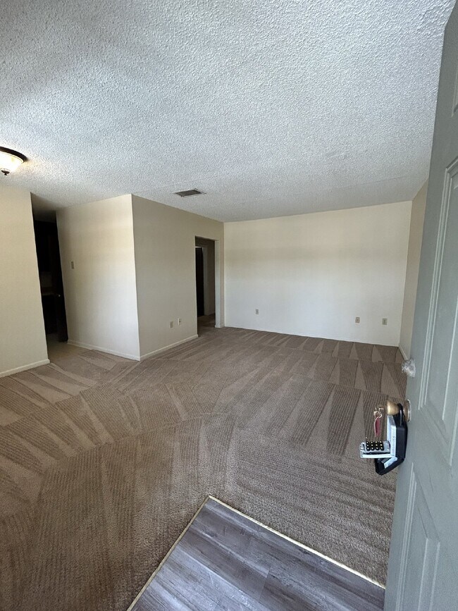 Foto del edificio - Apartment For Rent