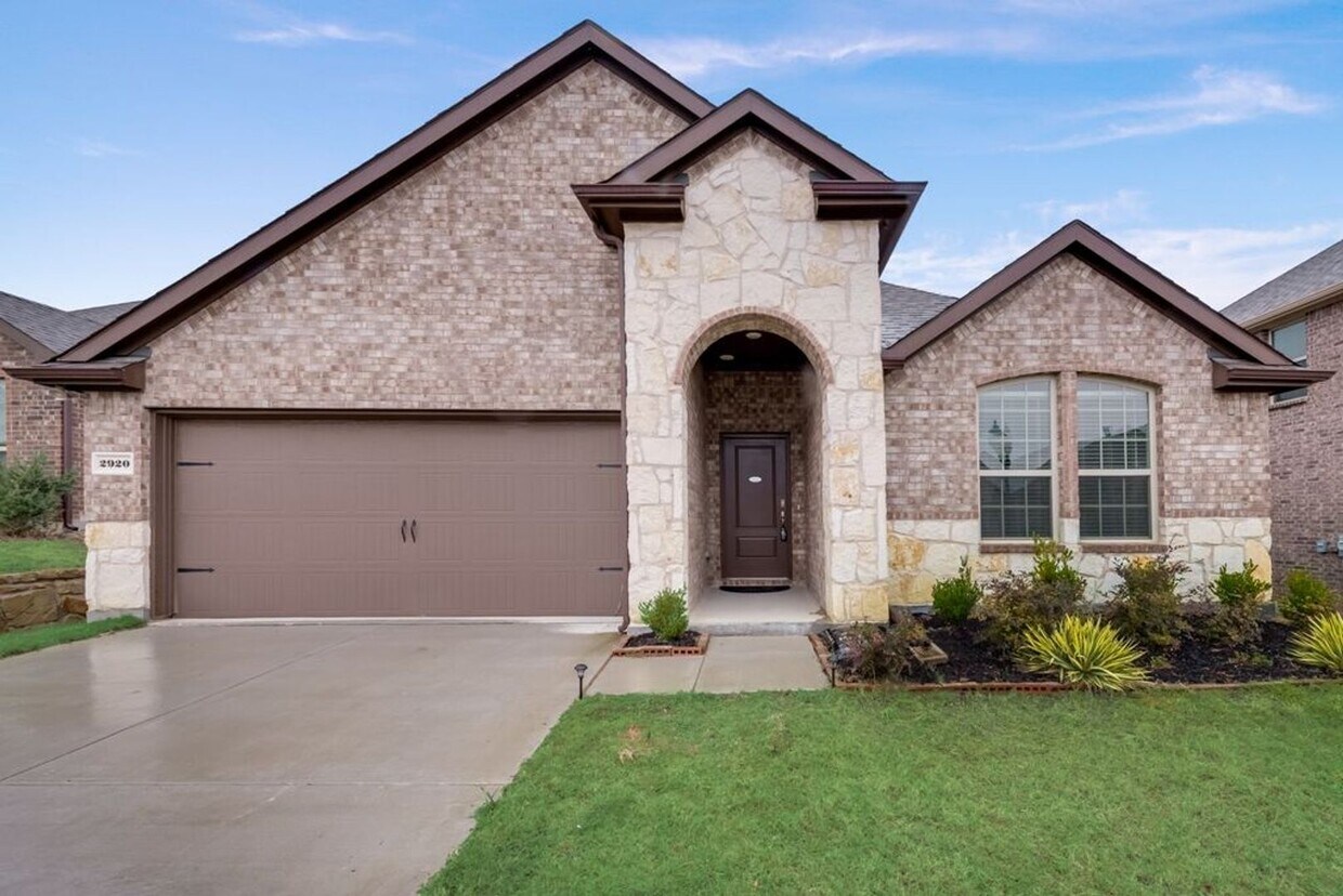 Primary Photo - Beautifully Constructed 4 Bed 2 Bath - Lit...