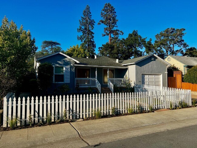 Building Photo - 536 E Capistrano Way