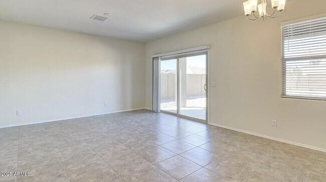 Foto del edificio - 1182 E Tyler Ln