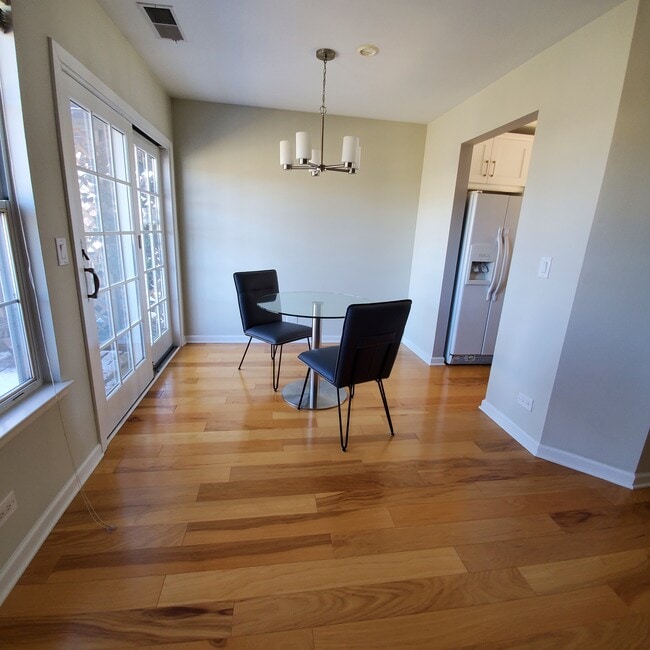 Building Photo - 122 White Branch Ct