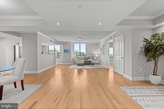 Building Photo - 1220 N Fillmore St