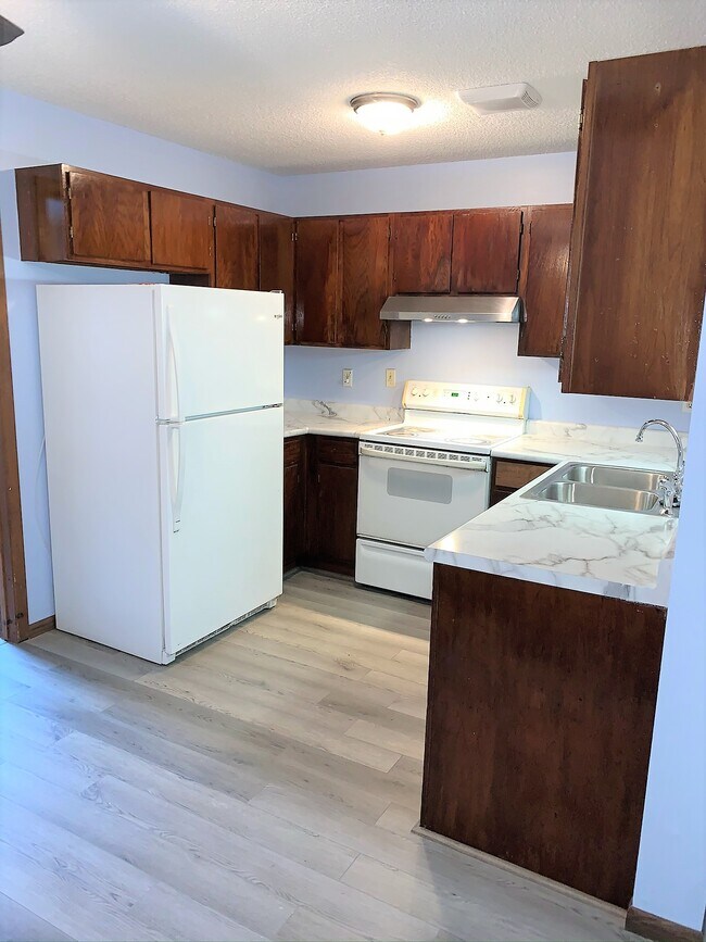 Kitchen (will have stainless steel oven) - 1633 Christie Pl