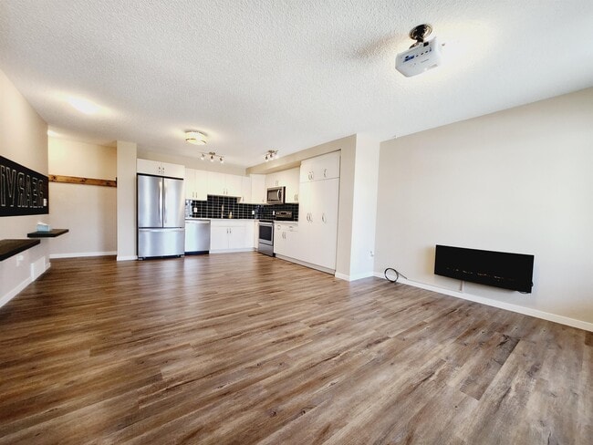 Building Photo - 17215-17219 9 Avenue Southwest