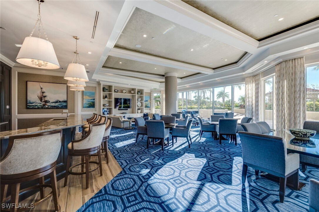 Foto del edificio - 7575 Pelican Bay Blvd