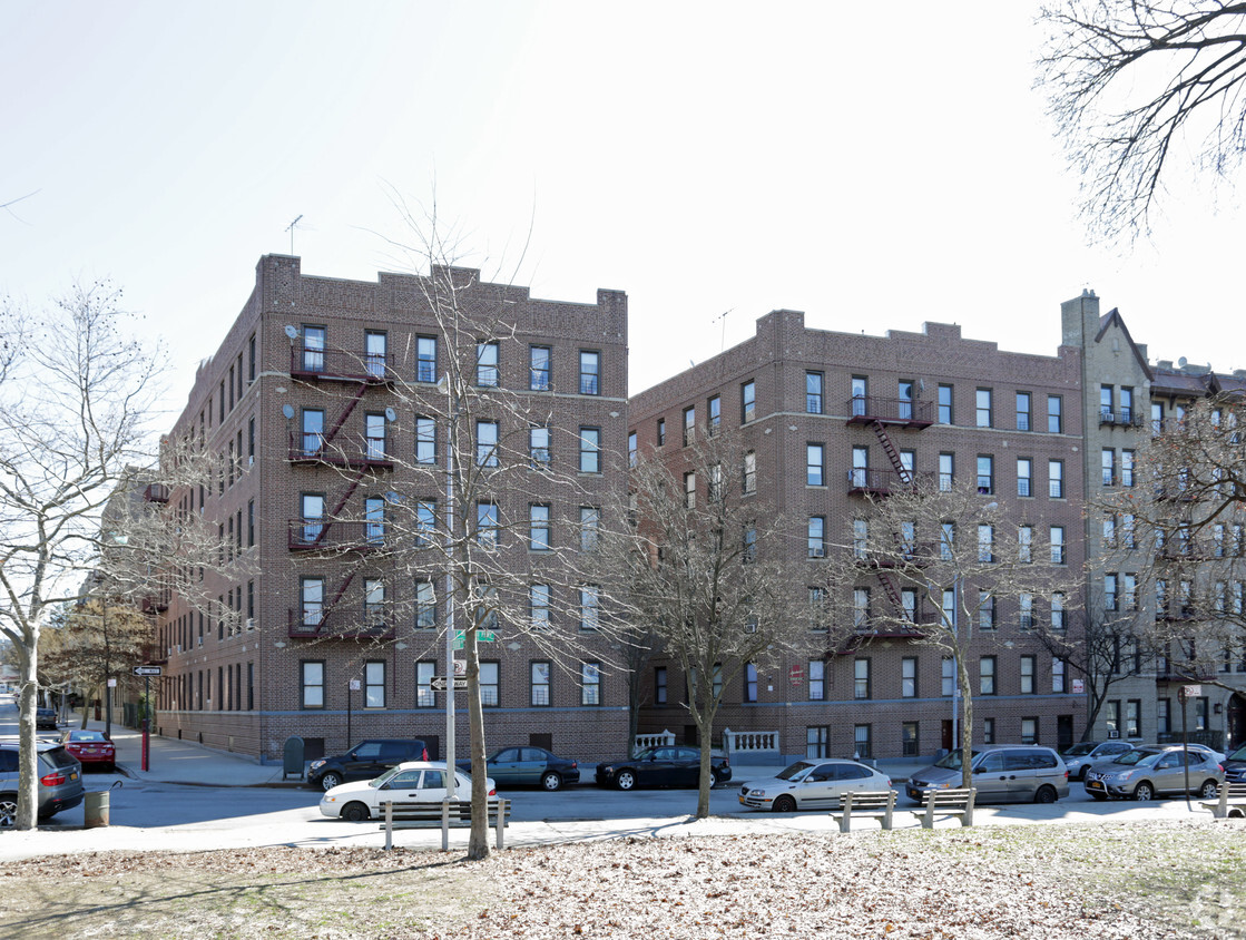 Primary Photo - 385 E Mosholu