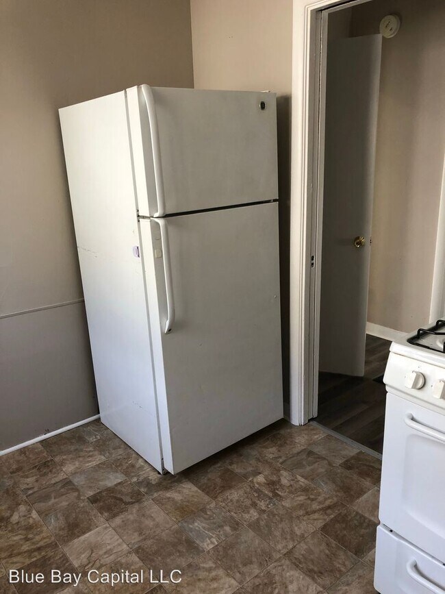 1652 Peck St, Muskegon, MI 49441 Room for Rent in Muskegon, MI