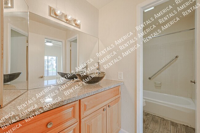 Foto del edificio - 11666 N 28th Dr