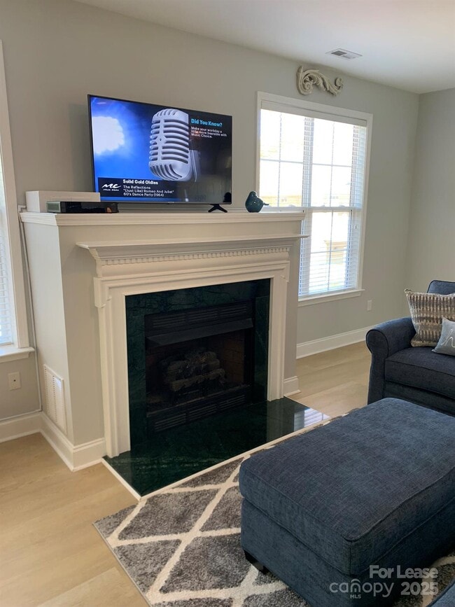 Foto del edificio - 9033 Rosalyn Glen Rd