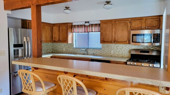 Building Photo - Welcoming and Spacious 2 Bedroom Home with...