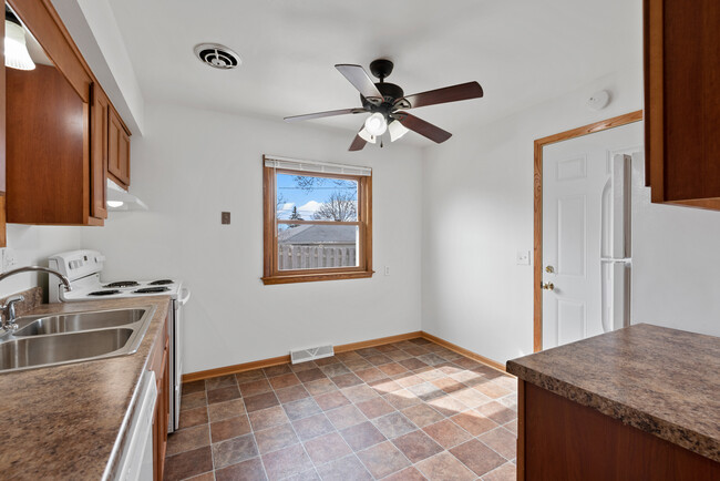 Dining Room - 5425 S 13th St