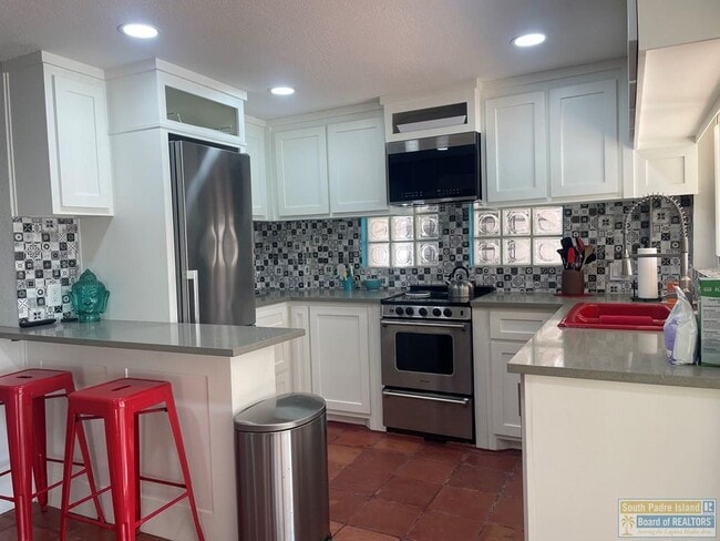 Building Photo - 921 Bass Ave