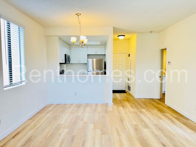 Building Photo - Mission Valley, 2204 River Run Drive #20, ...